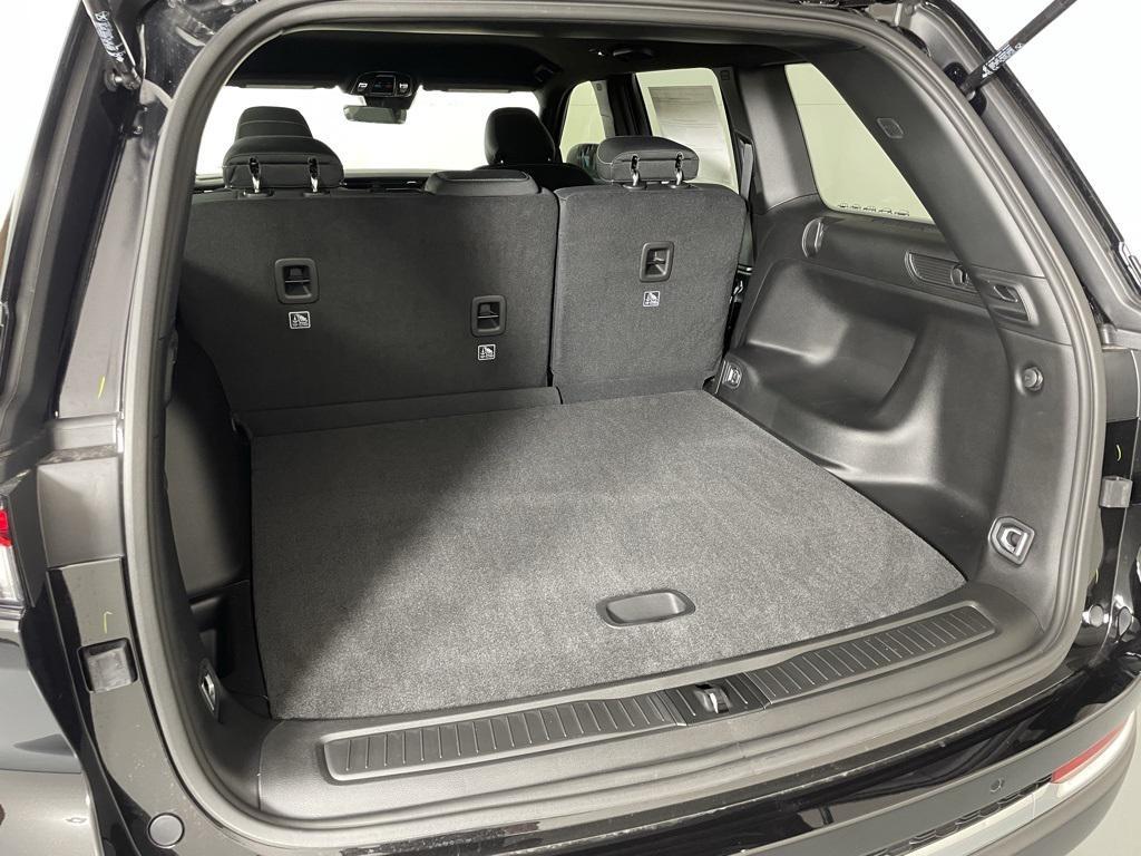 new 2025 Jeep Grand Cherokee car, priced at $33,900