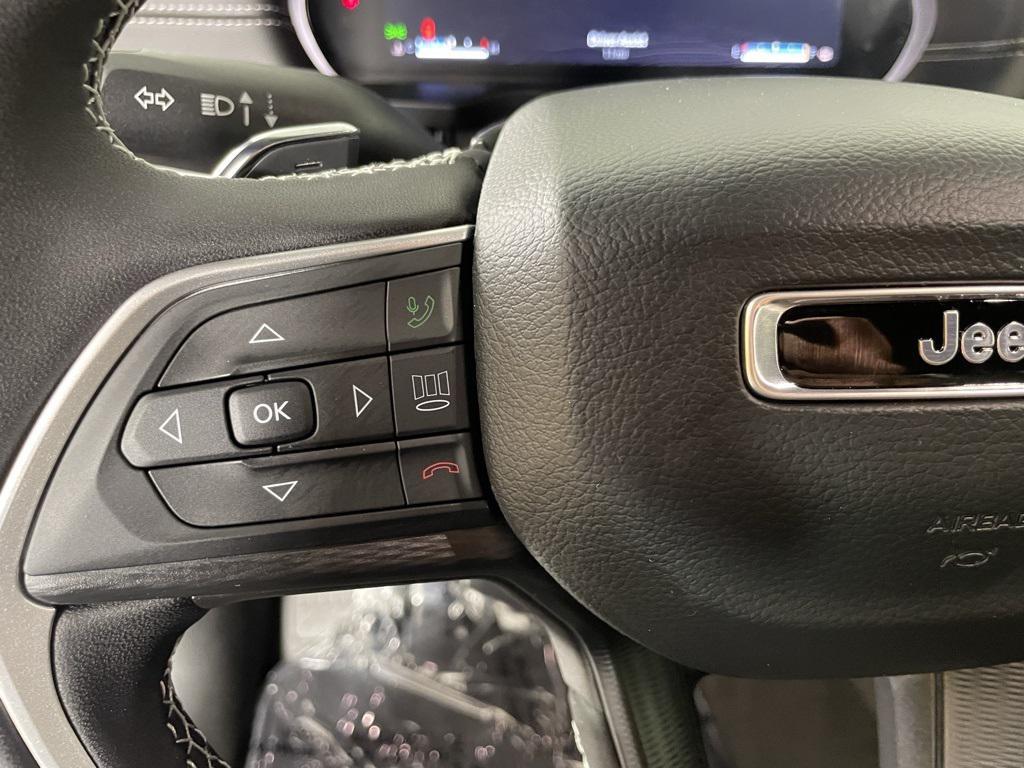 new 2025 Jeep Grand Cherokee car, priced at $33,900