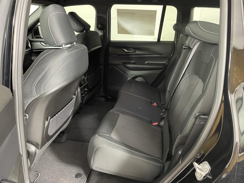 new 2025 Jeep Grand Cherokee car, priced at $33,900