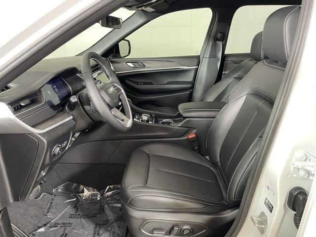 new 2025 Jeep Grand Cherokee car, priced at $43,900