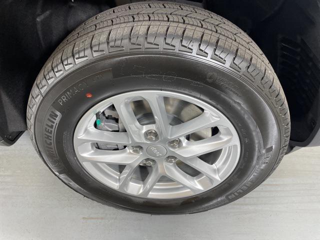 new 2025 Jeep Grand Cherokee L car, priced at $37,900