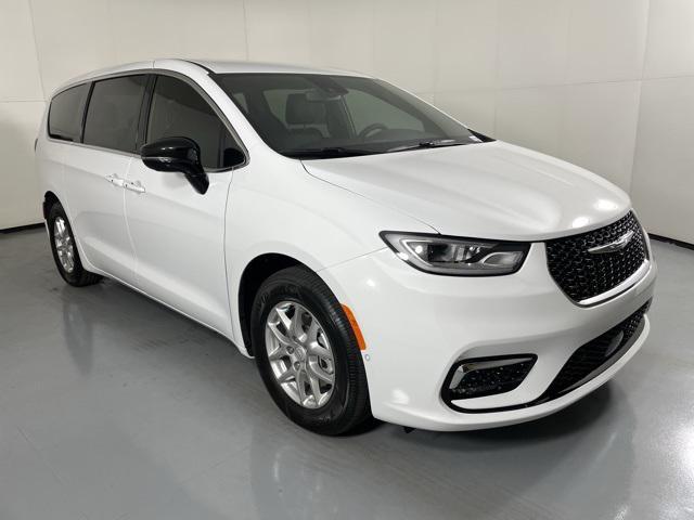 new 2025 Chrysler Pacifica car, priced at $37,900