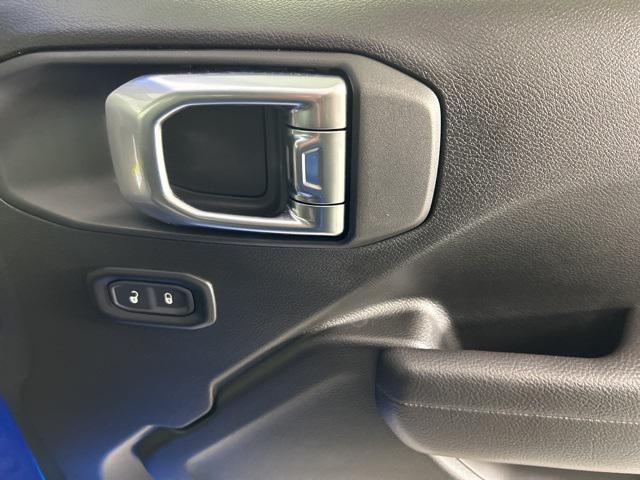 new 2025 Jeep Gladiator car, priced at $46,900