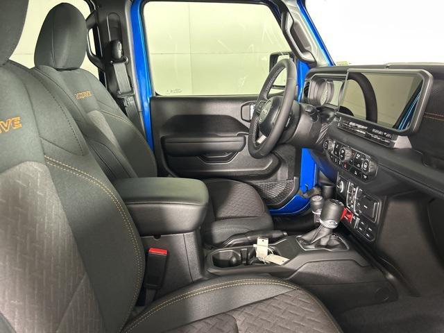 new 2025 Jeep Gladiator car, priced at $46,900