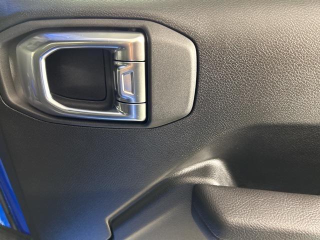 new 2025 Jeep Gladiator car, priced at $46,900