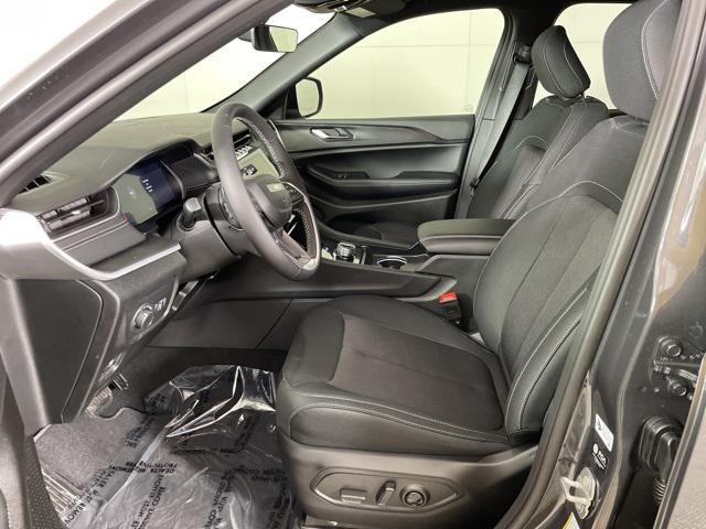 new 2025 Jeep Grand Cherokee car, priced at $38,053