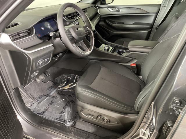 new 2025 Jeep Grand Cherokee car, priced at $38,053