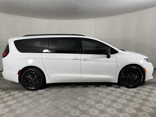 new 2024 Chrysler Pacifica Hybrid car, priced at $51,999