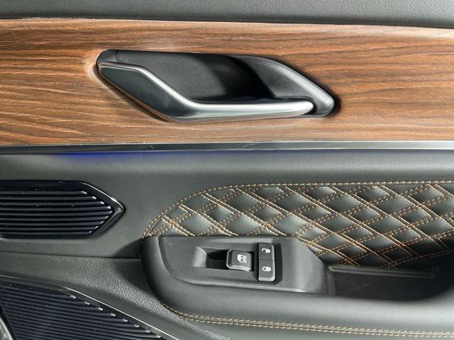 new 2025 Jeep Grand Cherokee L car, priced at $65,900