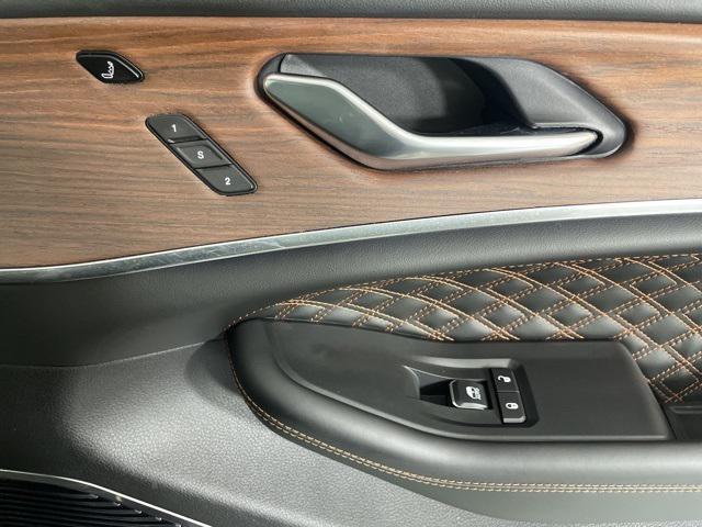 new 2025 Jeep Grand Cherokee L car, priced at $65,900