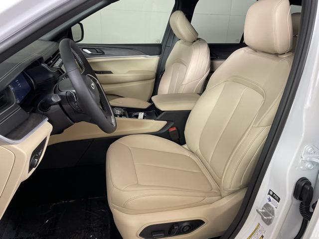 new 2025 Jeep Grand Cherokee car, priced at $49,781