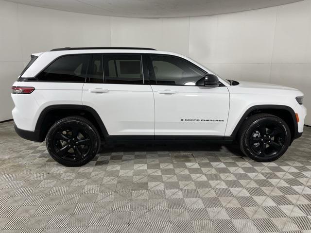new 2025 Jeep Grand Cherokee car, priced at $49,781