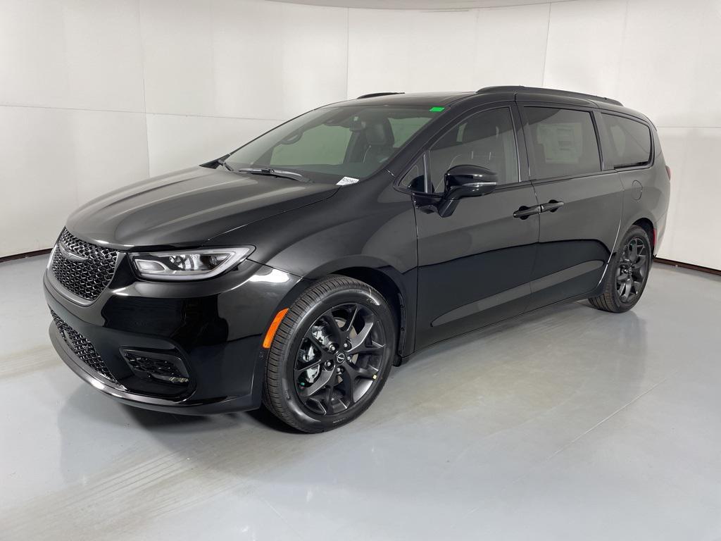 new 2026 Chrysler Pacifica car, priced at $46,722