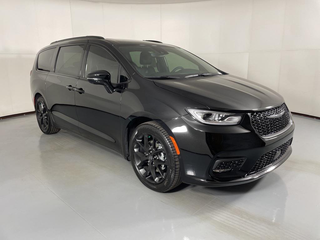 new 2026 Chrysler Pacifica car, priced at $46,722