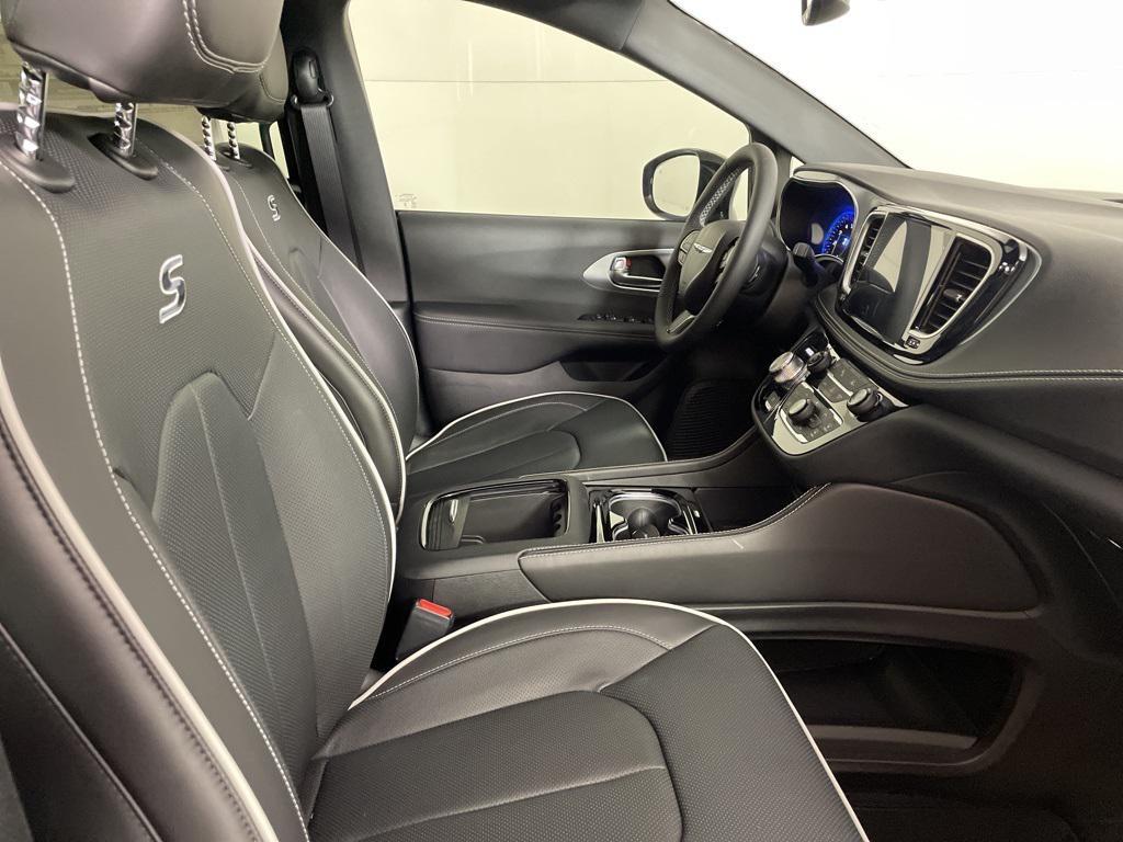 new 2026 Chrysler Pacifica car, priced at $46,722