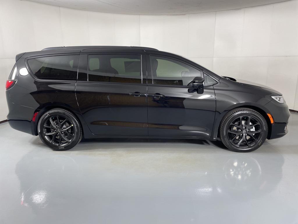 new 2026 Chrysler Pacifica car, priced at $46,722