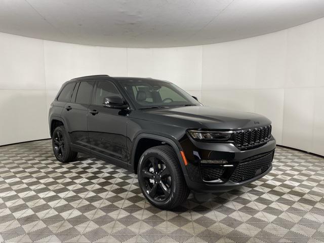 new 2025 Jeep Grand Cherokee car, priced at $52,500