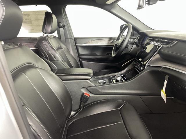 new 2025 Jeep Grand Cherokee car, priced at $48,900