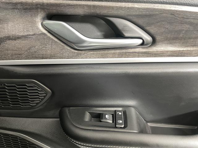 new 2025 Jeep Grand Cherokee car, priced at $48,900