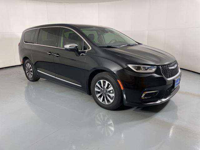 used 2022 Chrysler Pacifica Hybrid car, priced at $31,300