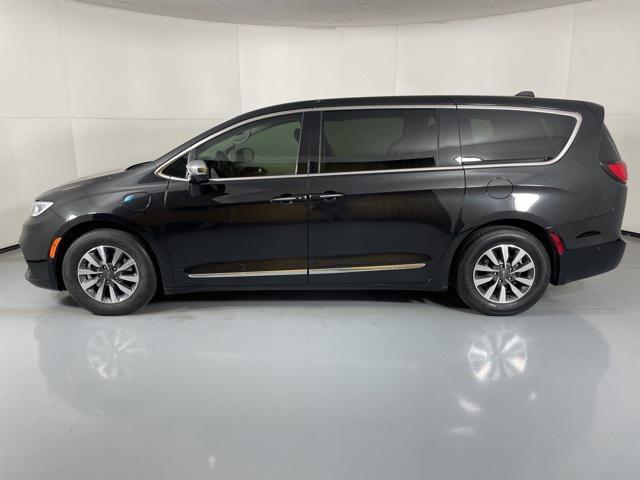 used 2022 Chrysler Pacifica Hybrid car, priced at $31,300