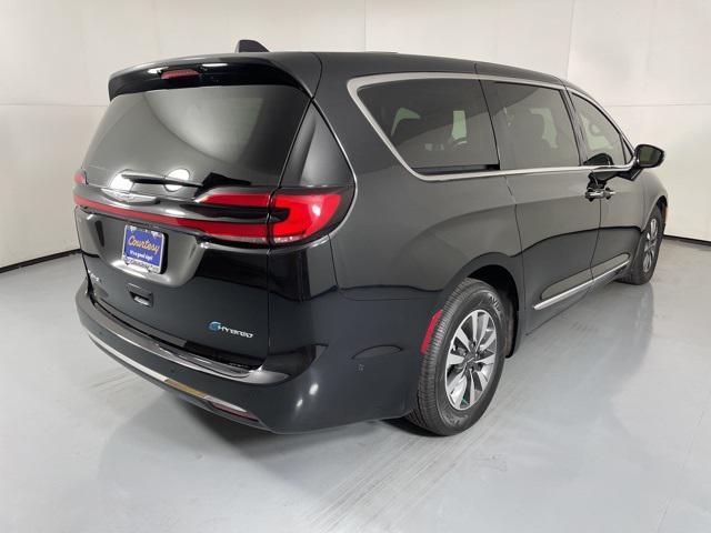 used 2022 Chrysler Pacifica Hybrid car, priced at $31,300