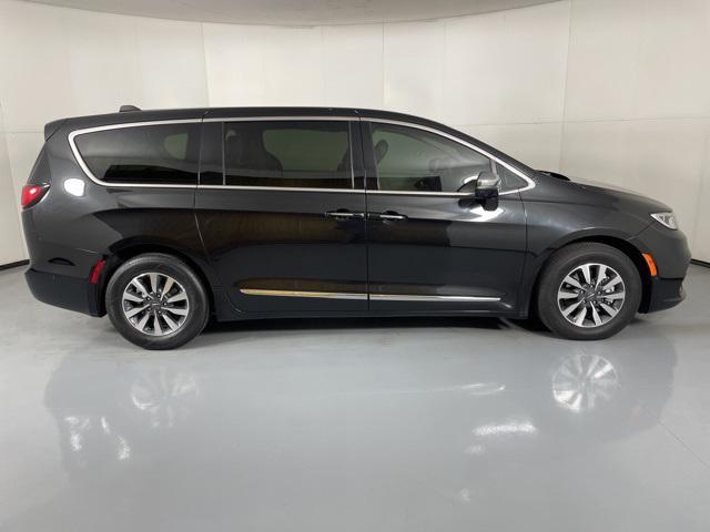 used 2022 Chrysler Pacifica Hybrid car, priced at $31,300