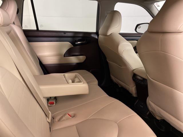used 2020 Toyota Highlander car, priced at $32,900