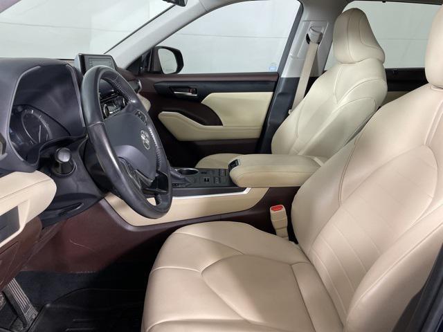 used 2020 Toyota Highlander car, priced at $32,900