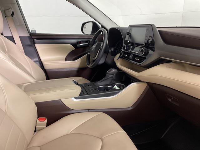 used 2020 Toyota Highlander car, priced at $32,900