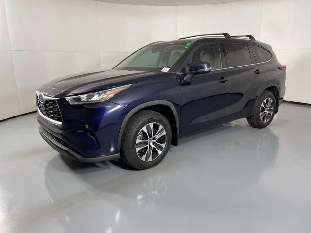 used 2020 Toyota Highlander car, priced at $32,900