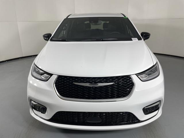 new 2025 Chrysler Pacifica car, priced at $37,900