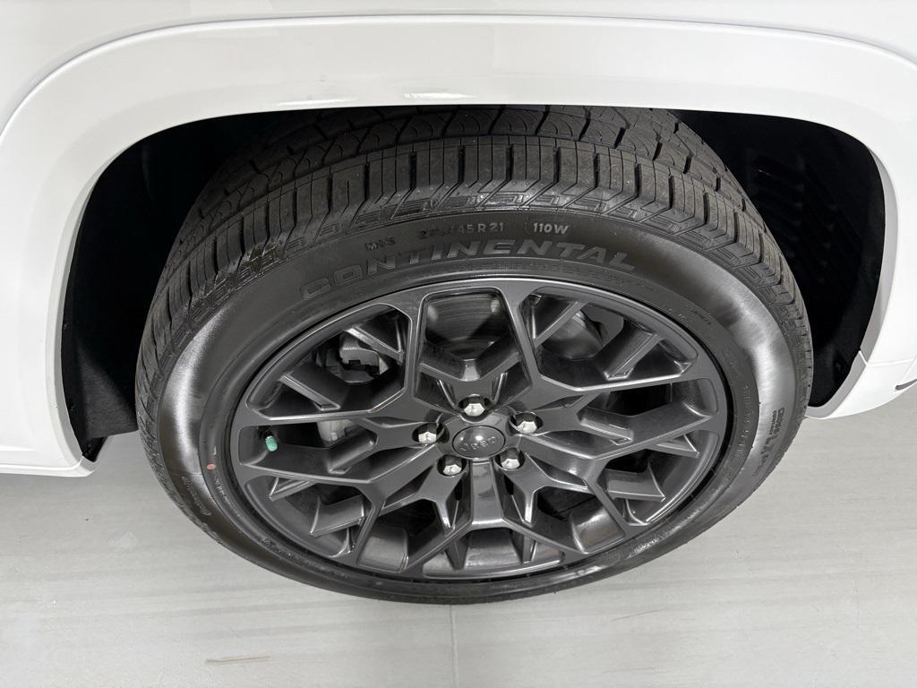 new 2025 Jeep Grand Cherokee L car, priced at $68,900