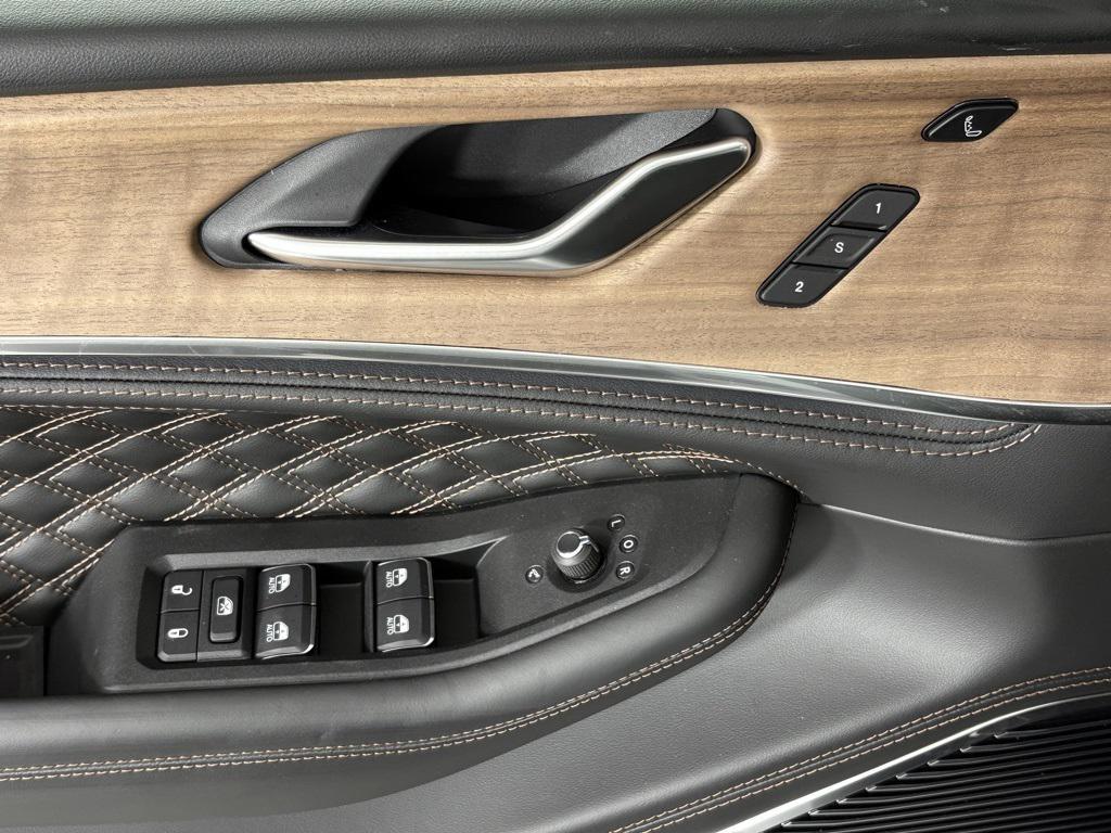 new 2025 Jeep Grand Cherokee L car, priced at $68,900