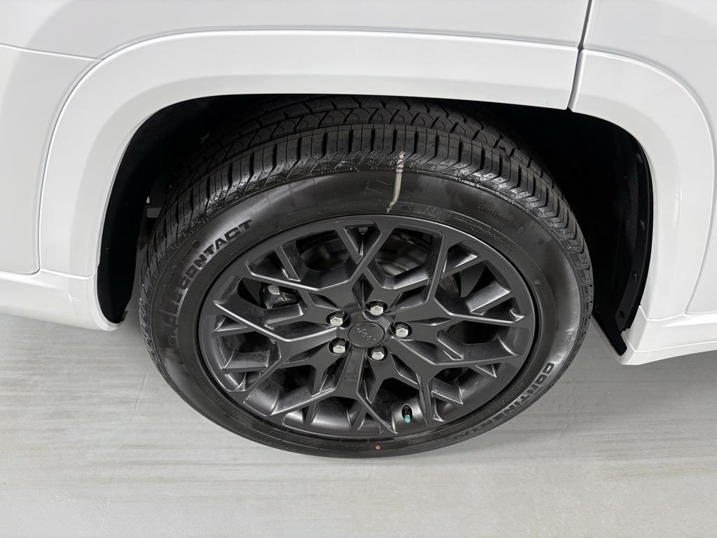 new 2025 Jeep Grand Cherokee L car, priced at $68,900