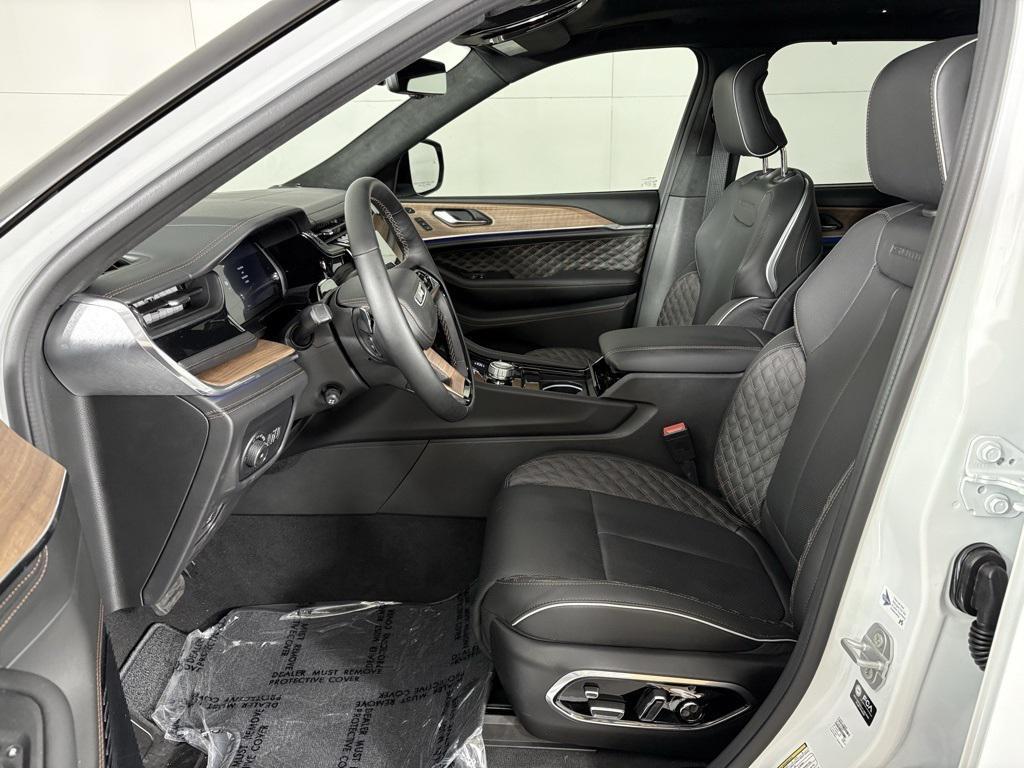 new 2025 Jeep Grand Cherokee L car, priced at $68,900