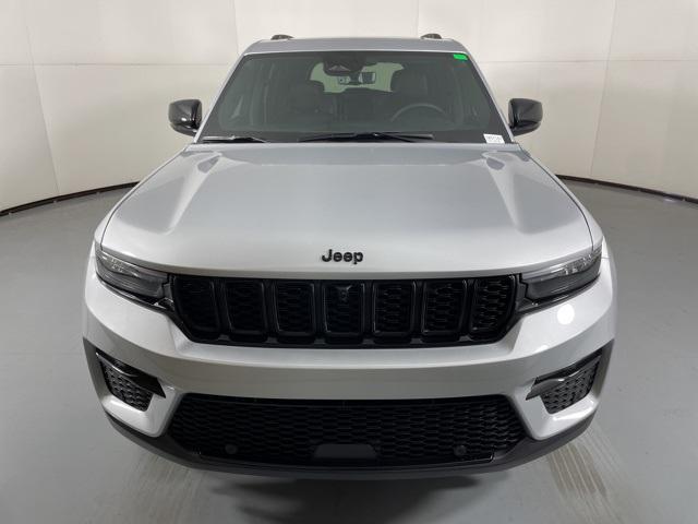 new 2025 Jeep Grand Cherokee car, priced at $48,900