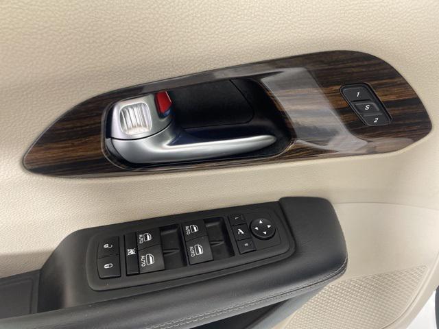 used 2023 Chrysler Pacifica car, priced at $28,900