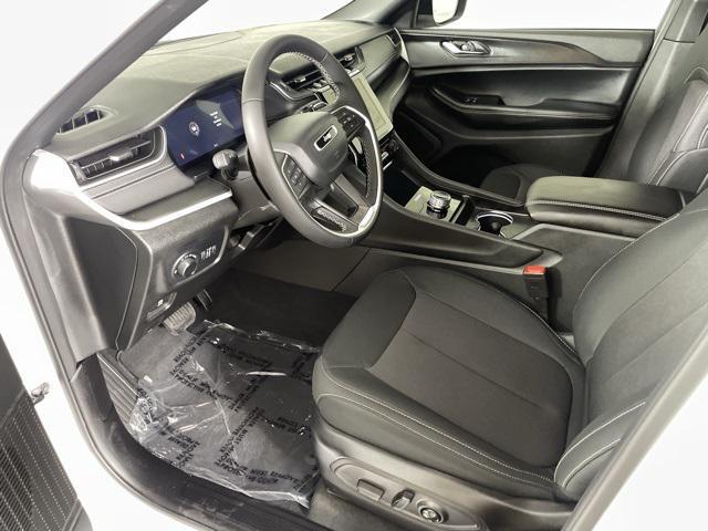 new 2025 Jeep Grand Cherokee car, priced at $37,900