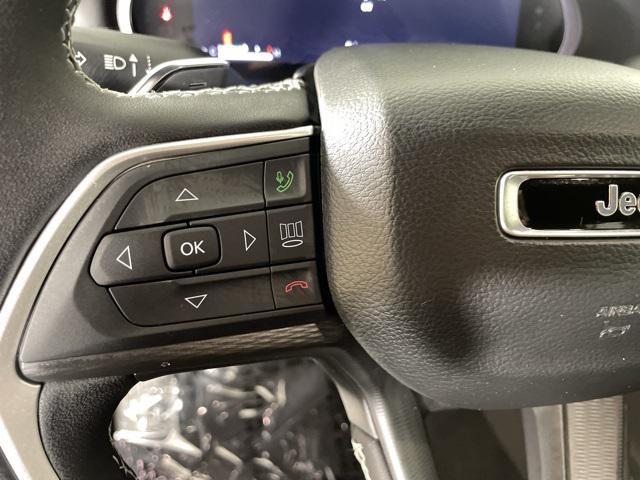 new 2025 Jeep Grand Cherokee car, priced at $37,900