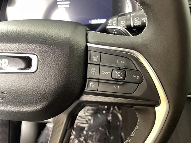 new 2025 Jeep Grand Cherokee car, priced at $37,900