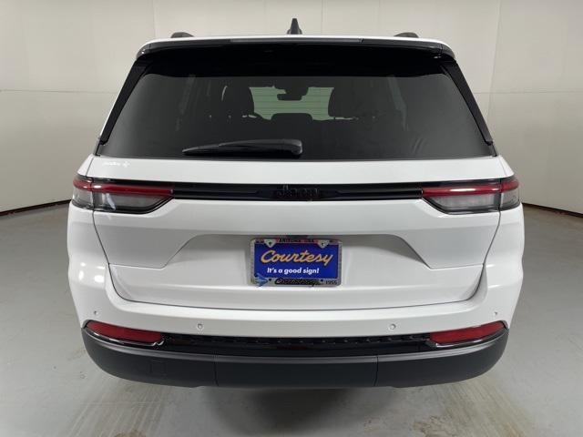 new 2025 Jeep Grand Cherokee car, priced at $37,900