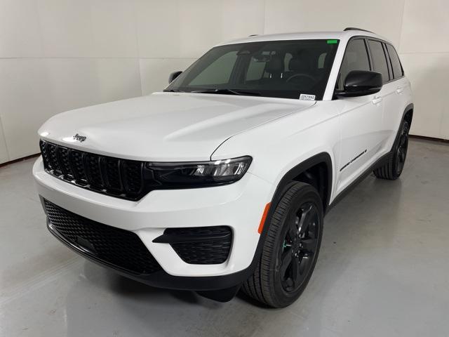 new 2025 Jeep Grand Cherokee car, priced at $37,900