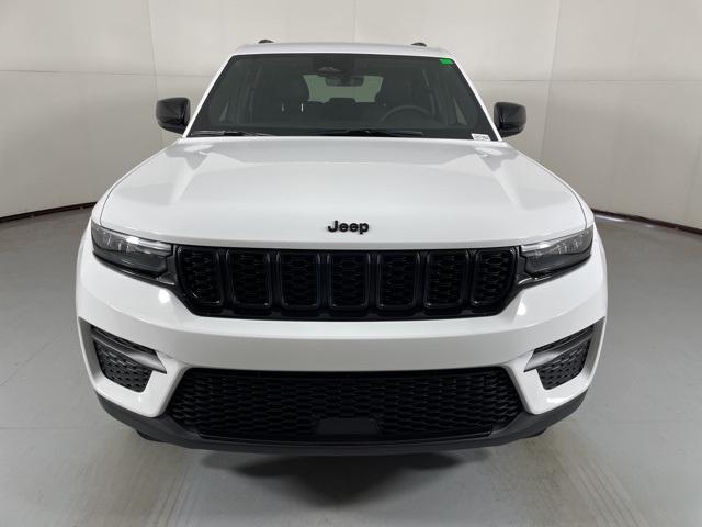 new 2025 Jeep Grand Cherokee car, priced at $37,900