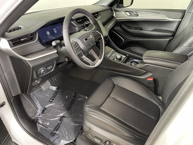 new 2025 Jeep Grand Cherokee car, priced at $49,900