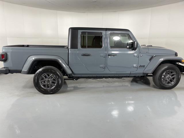 new 2025 Jeep Gladiator car, priced at $37,500
