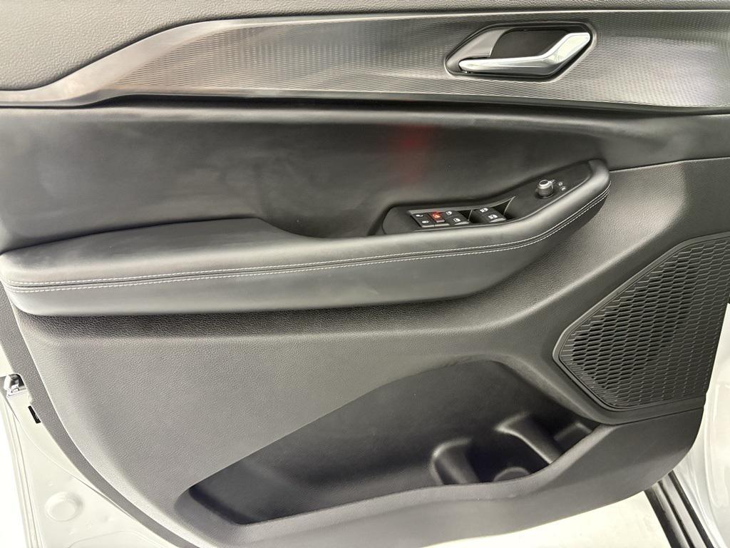 used 2025 Jeep Grand Cherokee L car, priced at $36,900