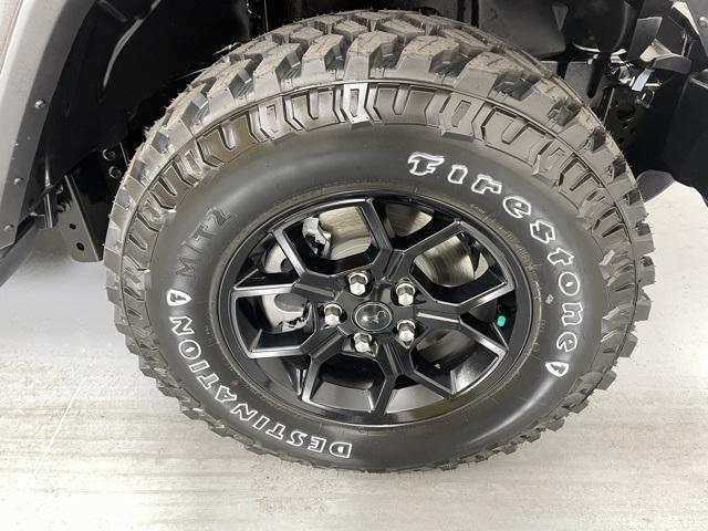 new 2025 Jeep Gladiator car, priced at $38,900