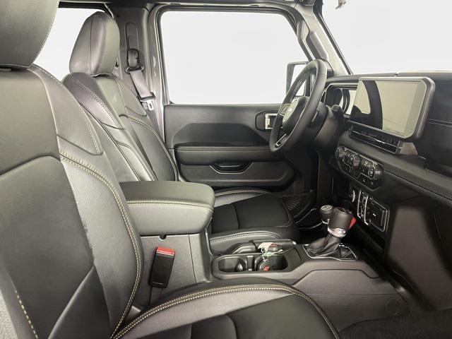 new 2025 Jeep Gladiator car, priced at $38,900