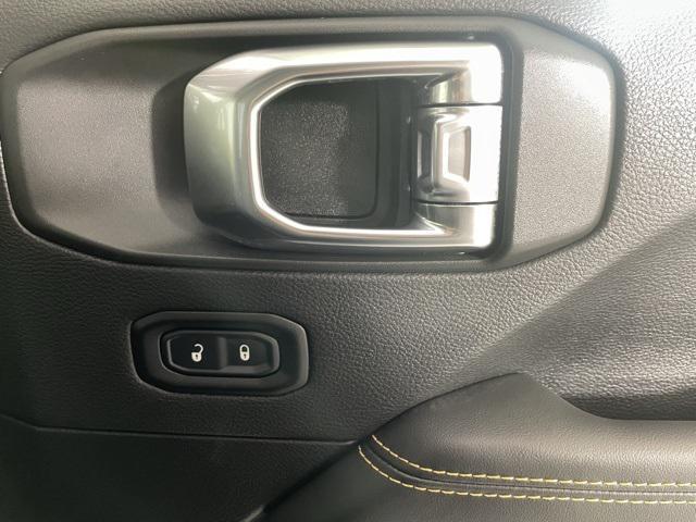 new 2025 Jeep Gladiator car, priced at $38,900